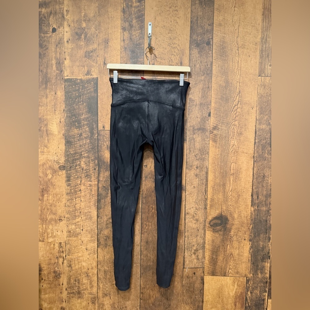 Spanx women’s high waisted shiny black leggings large EUC - Picture 2 of 5